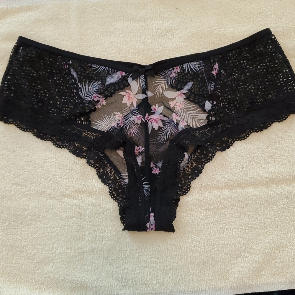 NWOT Victoria's Secret cheeky lace panties